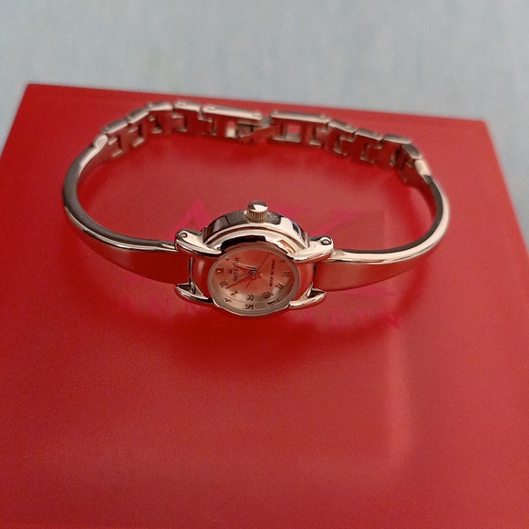 Watch - Picture 10 of 15